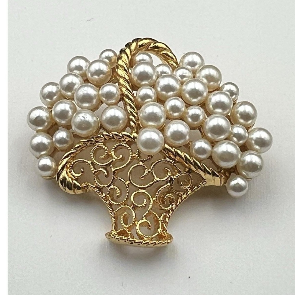 Napier Vintage Faux Pearl Flower Basket Brooch Gold Tone Pin 2in x 1.75in